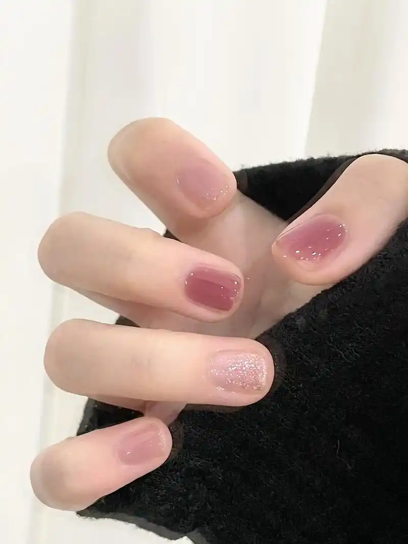 好漂亮的少女配色!#美甲分享 #短指甲也可以这么美 #显白颜 - 抖音