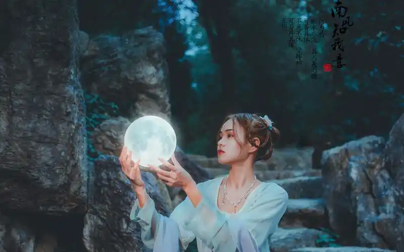 古风宫装少女高清桌面壁纸