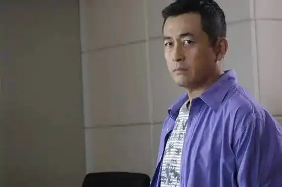 王志飞知道,他欠李健和儿子的一辈子歉意,也无法弥补父母离世的空虚.