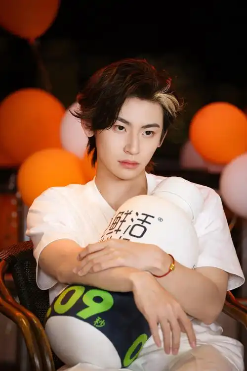 小鬼王琳凯超话