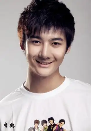 李鹤的艺术照(20张)  性 格: 很闷很男人(man)   兴 趣:听音乐,踢实况