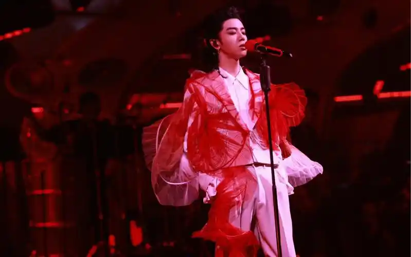 2021华晨宇火星演唱会125小镇里的花