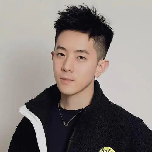 男生"锅盖头"发型过时了,夏天剪这4款才合适,青春阳光又帅气