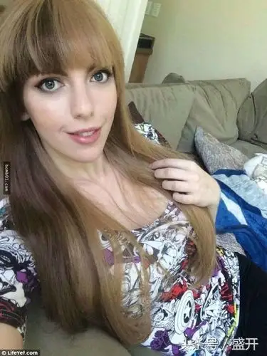 并且将胸部的手术升级为38d.现在的她非常受异性的欢迎.