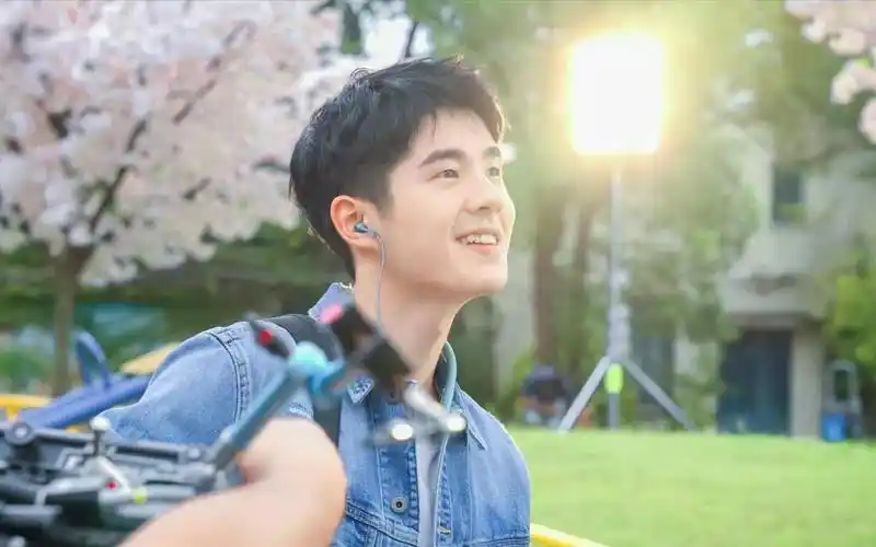 【刘昊然】他笑起来太甜了!是冬天里的小太阳!