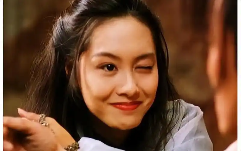 回顾52岁朱茵现状曝光住深山残屋开97年破车自由自在