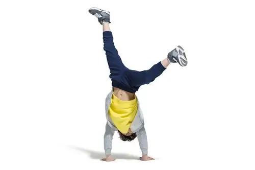 可爱的小男孩跳街舞