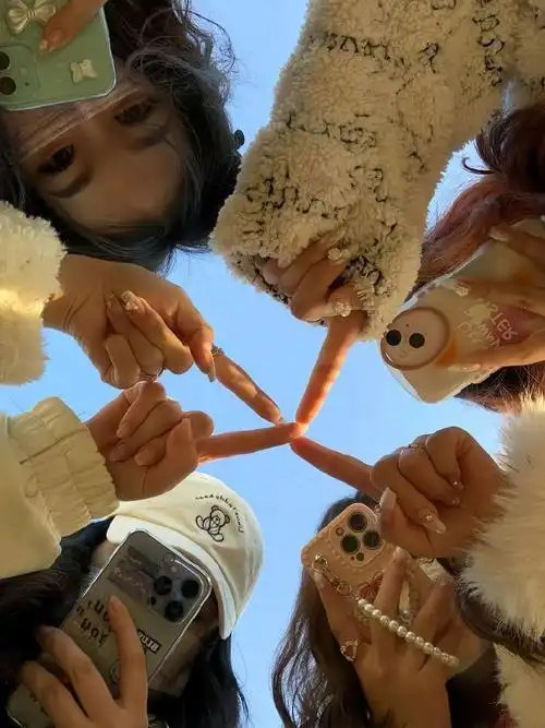 四人姿势沙雕拍照pose大揭秘 约上好友一起来啊!