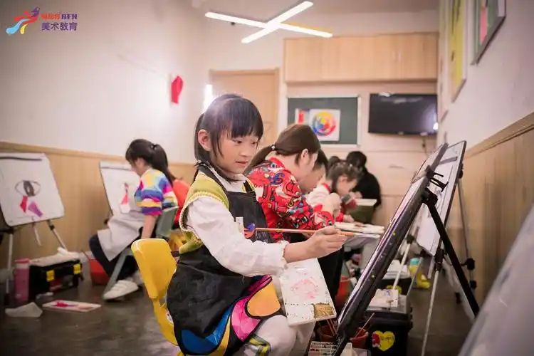 缤纷鸟少儿美术课程