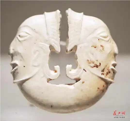 4000年前石家河玉器头像"神秘微笑"令人惊艳