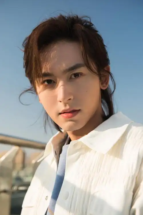 张哲瀚白衣长发这组图终于找到原图啦(更新