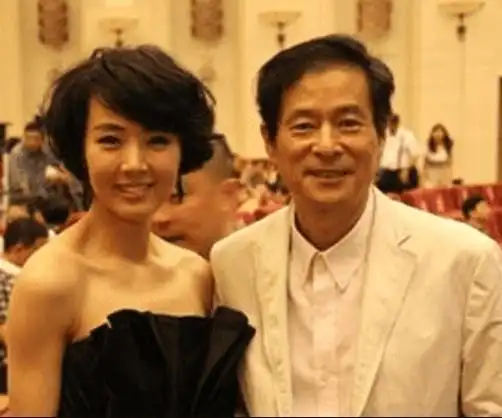 陈国星现任和方舒对比照,当年女神似乎做了一个错误的选择!