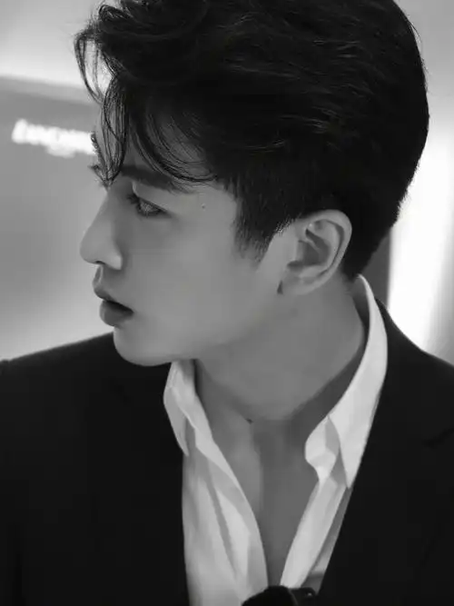 有点遗憾陈晓没有那种造型很帅又很多金人设的现代言情剧08