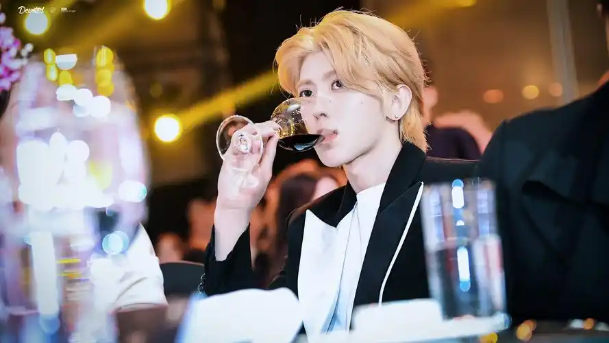 cr: devoted·蔡徐坤 20191203cosmo时尚美丽… - 堆糖,美图壁纸兴趣