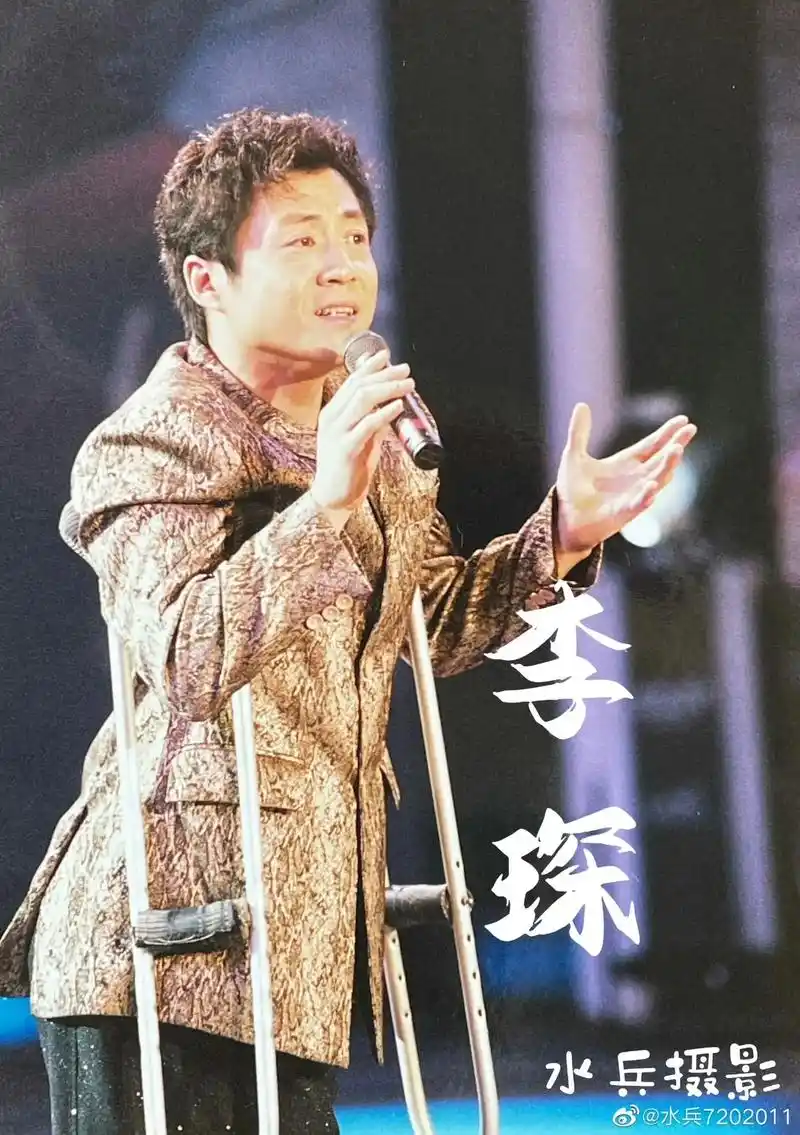 水兵摄影:中国内地男歌手-李琛.【李琛简介选自网络】  李琛 - 抖音