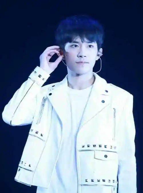 心疼易烊千玺上综艺被狂撒狗粮还被网友戏称为易千瓦