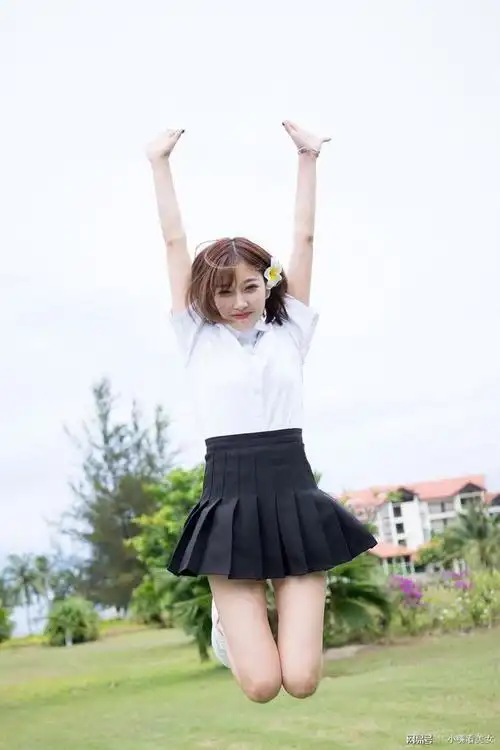 小嘴看美女杨晨晨美腿制服性感诱人