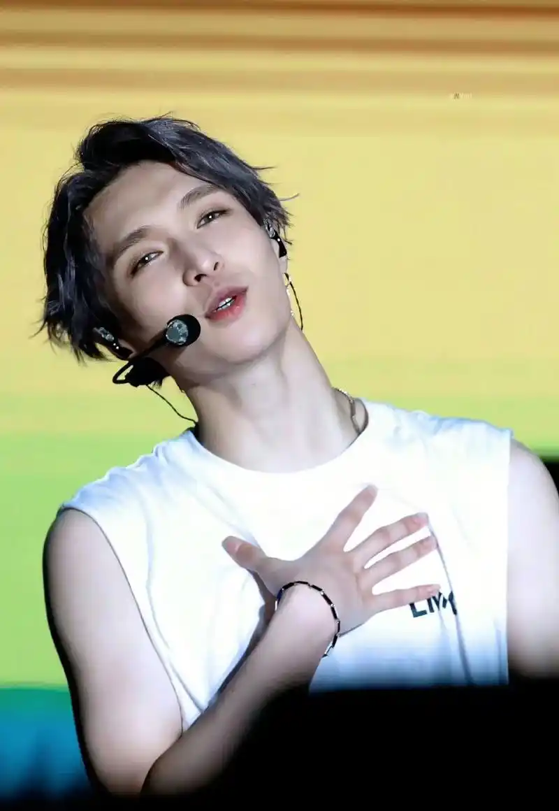 哎呦喂真的好可爱啊张艺兴这谁顶得住啊治愈系笑容谁懂啊真的好可爱