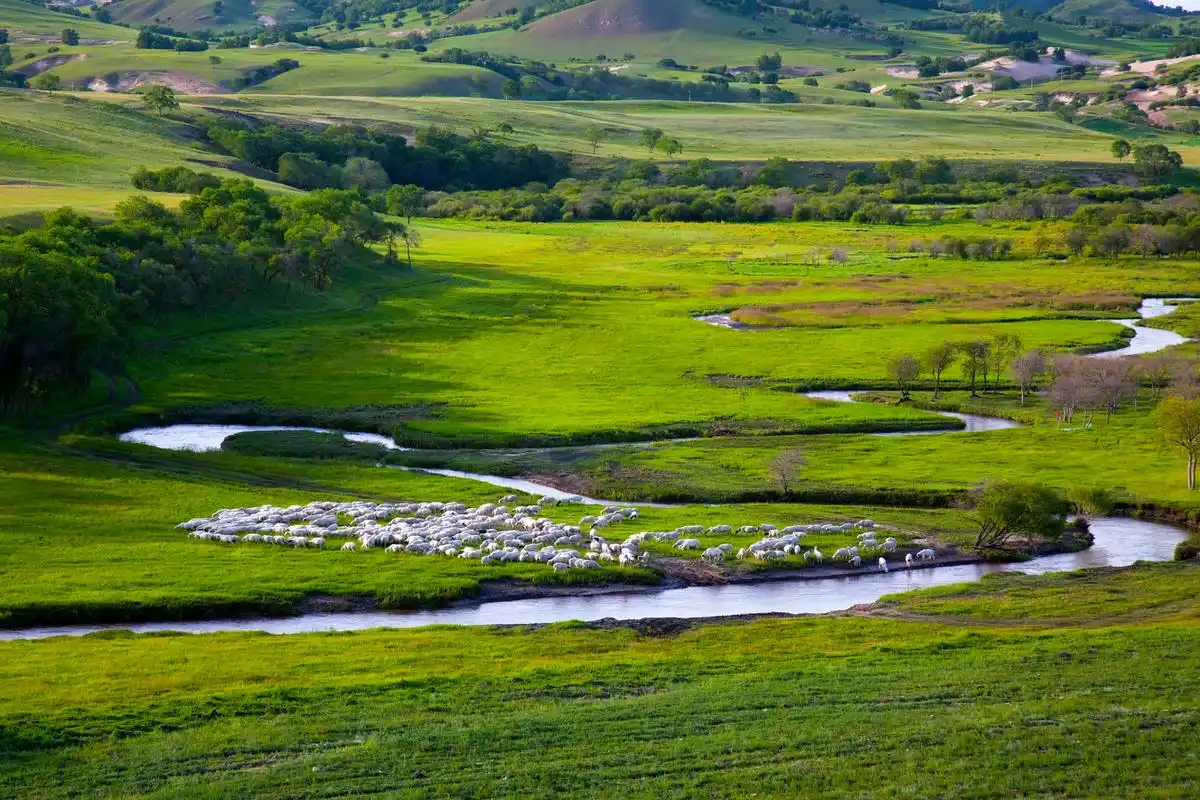 内蒙古赤峰市有一个神秘而美丽的地方,这里有草原,湖泊,沙地,湿地