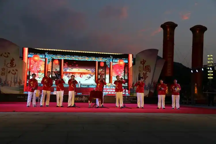 周末大舞台"庆八一"专场融合非遗展演 为观众呈现视觉盛宴