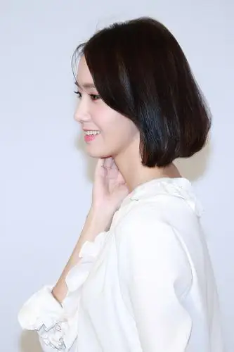 允儿俏丽短发现身站台 全程微笑亲和力十足