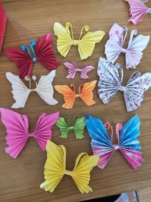 是深受学生喜欢的一种小工艺它通过剪折粘贴等手段巧妙的把折纸制