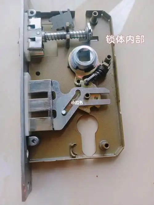 拆了装,终于把锁体搞定再安装回去#疫情下的生活  #房间门锁锁体内部