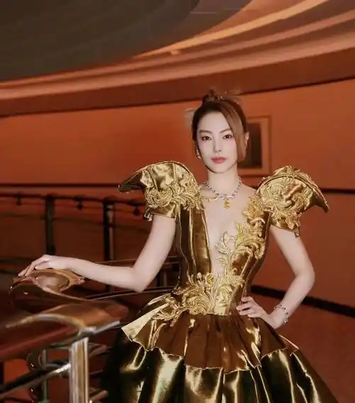 御姐性感火辣,人间尤物之女神张雨绮_丰韵_身材_本质