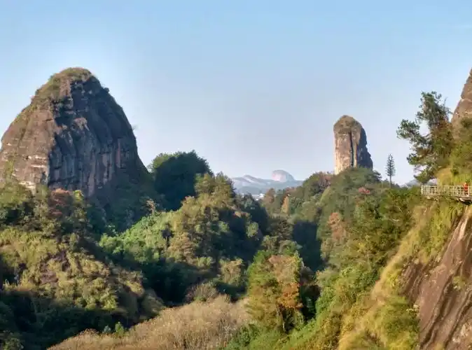 江西龙虎山,抚州大觉山有近千年的历史,它们都保留着最原始风景与风土