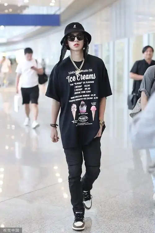 小鬼王琳凯最新机场街拍 all black装扮swag满满_高清图集_新浪网