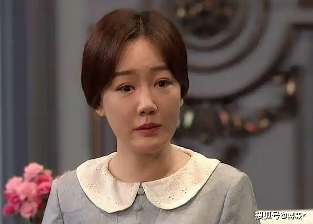 原创薛佳凝近照曝光面部又僵又垮,与胡歌苦恋多年依旧单身