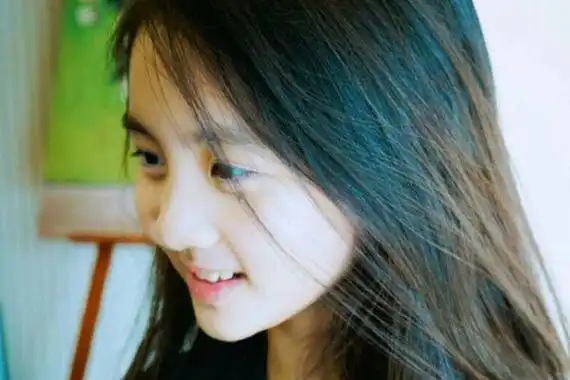 黄忆慈胸发育了吗 才10多岁怎么看起来像20多