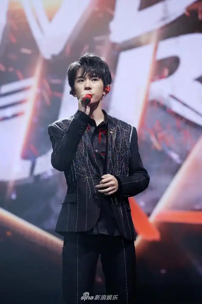 组图tfboys四周年演唱会落幕易烊千玺致敬杰克逊