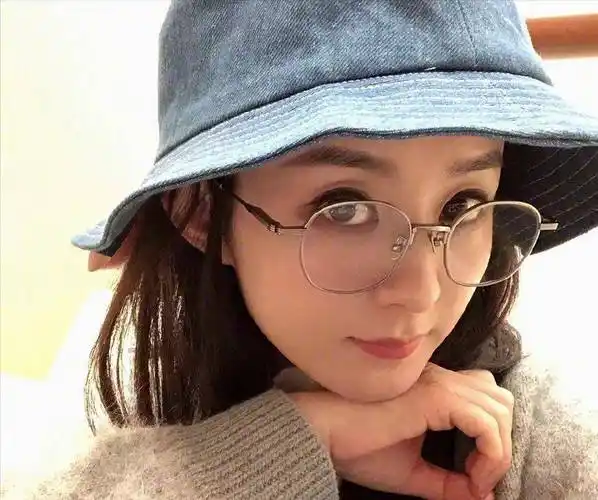 女明星金丝边眼镜造型大赏,你觉得哪位明星变化最大呢?