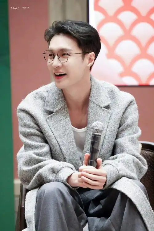 张艺兴壁纸超话