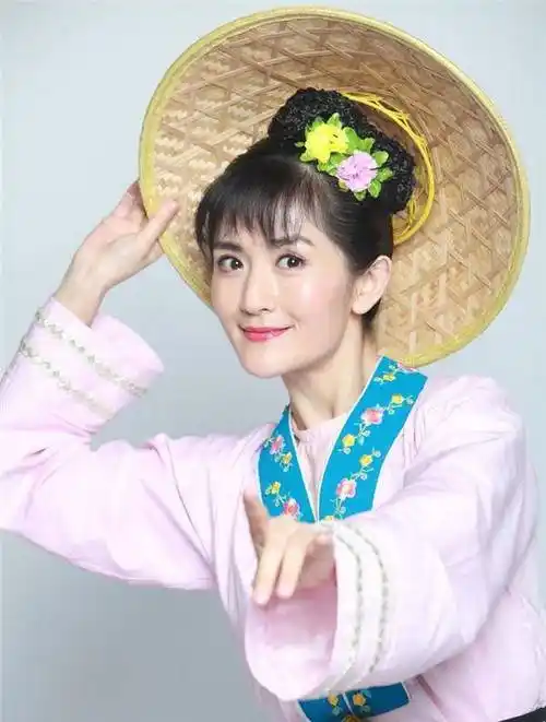 原创谢娜称年轻时比赵丽颖漂亮以为开玩笑看到她17岁照片我信啦