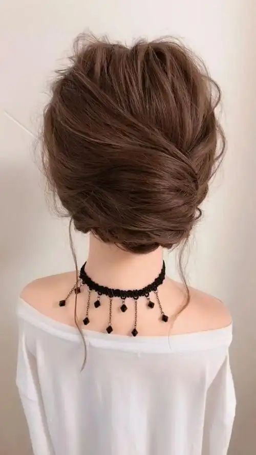 三四十岁女人最喜欢的优雅盘发,适合短发哦!