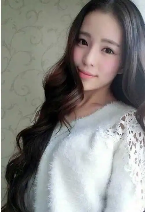 女生披散长头发露额发型图片