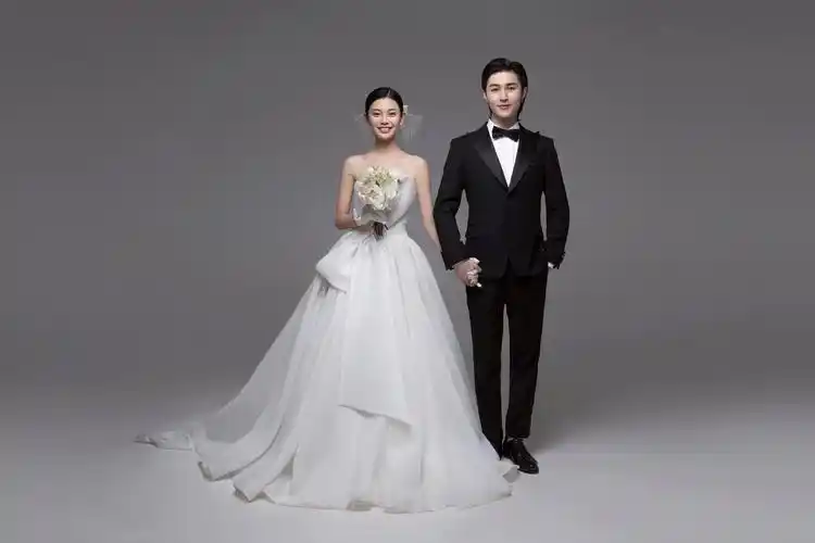 怎样选拍一套婚纱照(多少钱呢-费用攻略)-52线报网