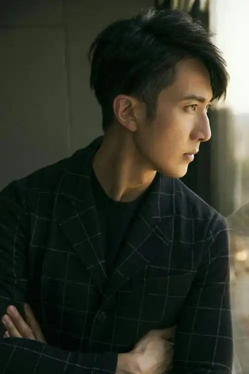 39岁吴尊近照曝光,手臂细节告诉你什么才叫完美男人!