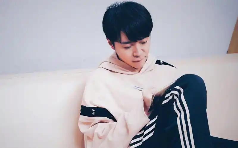 吴青峰歌手超a超可爱的视频踩点