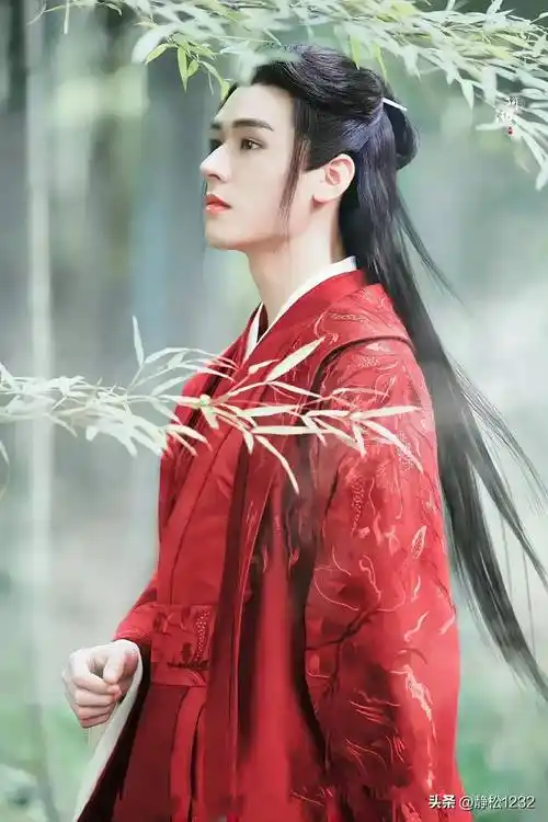 古装扮相,现代装也是帅爆了,没敢爆棚啊,他是内娱最有cp感的男艺人