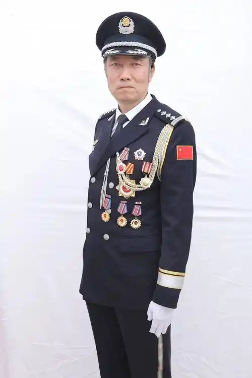 你好警察节庆祝第二个中国人民警察节系列活动之送你一张警服照