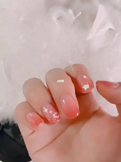 夏日美甲渐变粉色