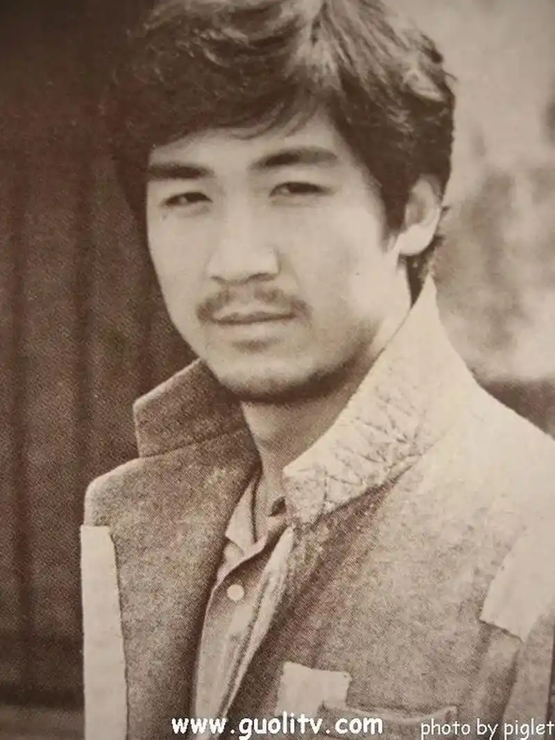 张国立年轻时候,潦草的帅气[ok]