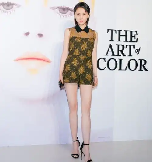 162王子文不容易,为显高裤子差2cm短到尽头,但这腿确实美