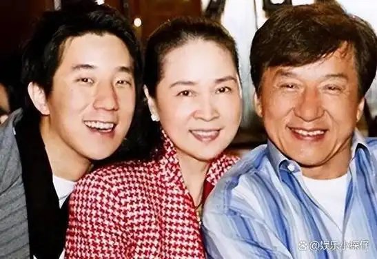 成龙情史:三位女星,个个性感迷人,是玩玩还是真爱?