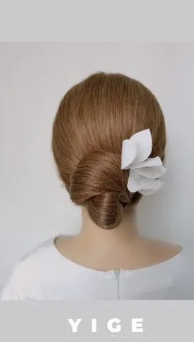 优雅气质新娘低盘发