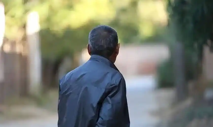 72年北京大叔和16岁维族男孩相遇,男孩苦寻41年:我做梦都在找您_肉孜