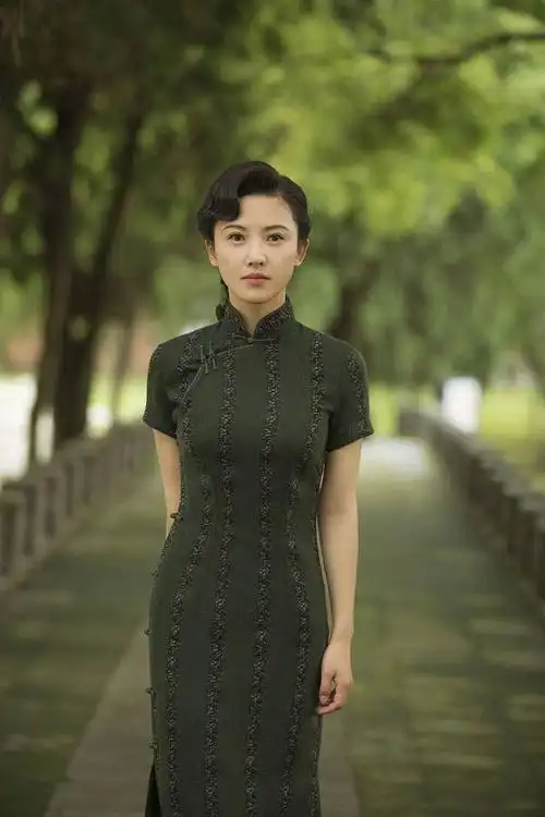 6月6日,由郑晓龙担任艺术指导,金晔担任导演的电视剧《红蔷薇》举办